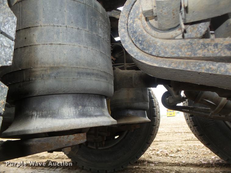 image for item DA0669 2005 Freightliner Columbia CL120 semi truck