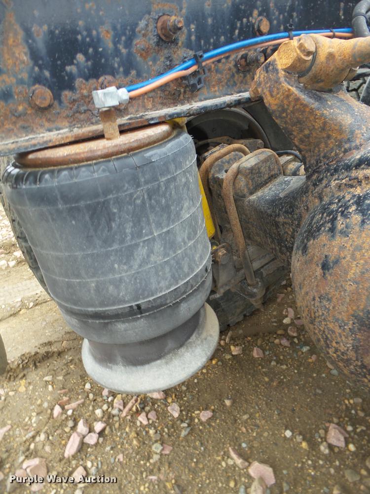 image for item DA0669 2005 Freightliner Columbia CL120 semi truck