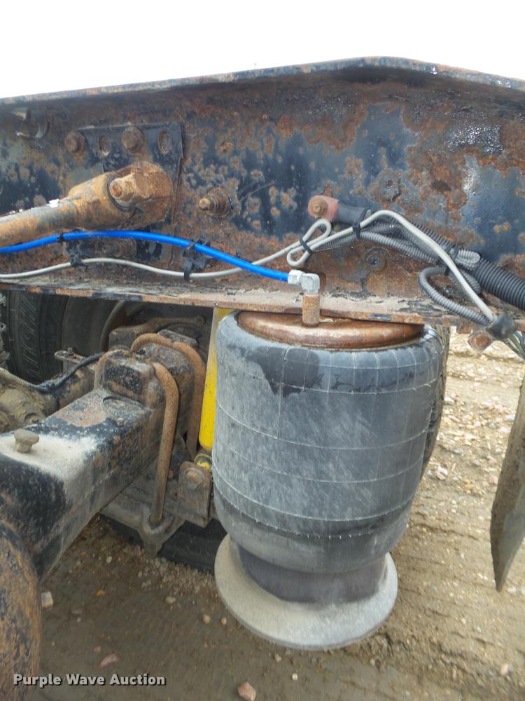 image for item DA0669 2005 Freightliner Columbia CL120 semi truck