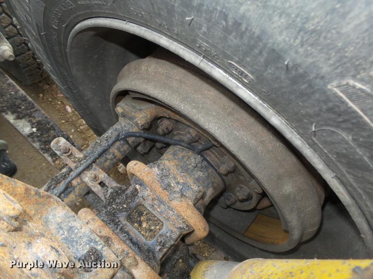 image for item DA0669 2005 Freightliner Columbia CL120 semi truck