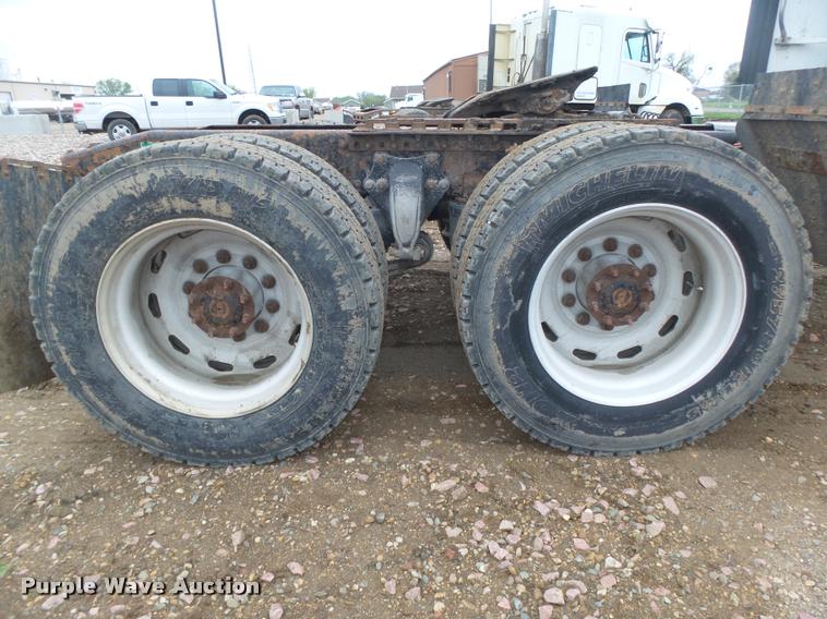 image for item DA0669 2005 Freightliner Columbia CL120 semi truck