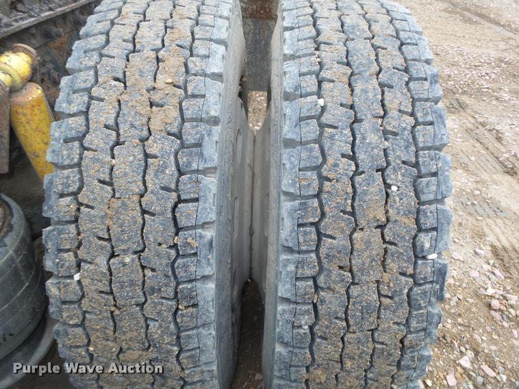 image for item DA0669 2005 Freightliner Columbia CL120 semi truck