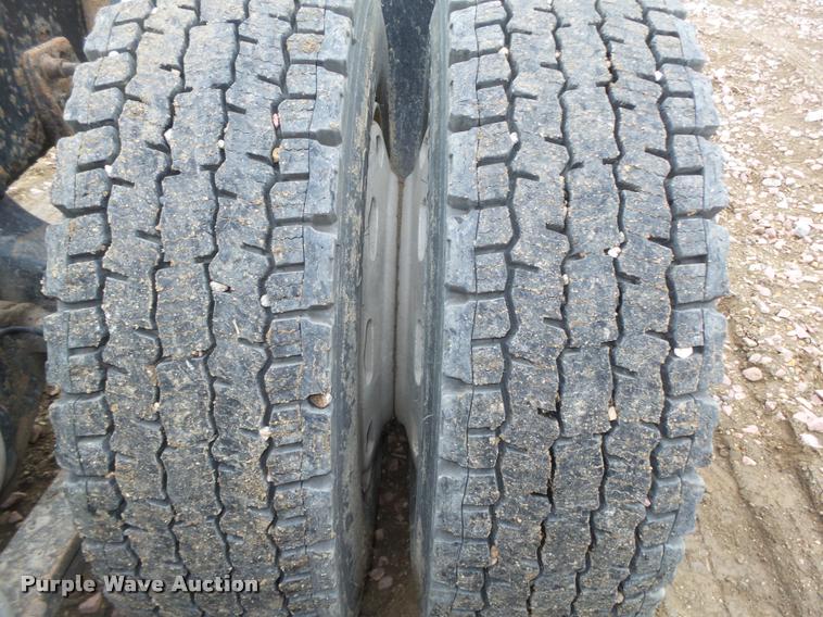 image for item DA0669 2005 Freightliner Columbia CL120 semi truck