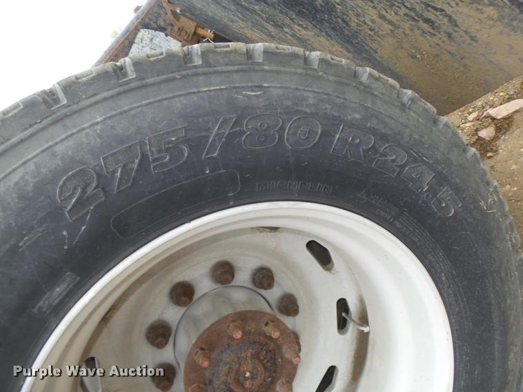 image for item DA0669 2005 Freightliner Columbia CL120 semi truck