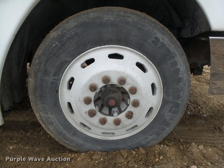 image for item DA0669 2005 Freightliner Columbia CL120 semi truck