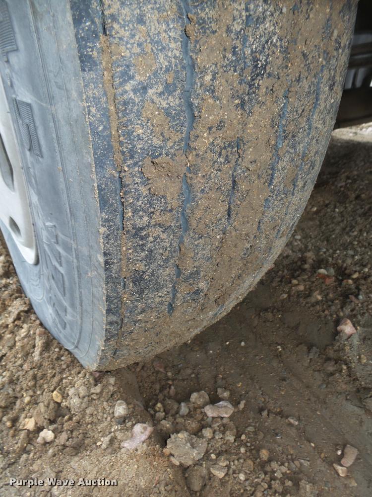 image for item DA0669 2005 Freightliner Columbia CL120 semi truck