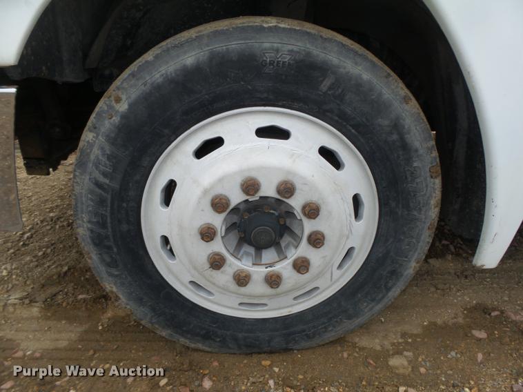 image for item DA0669 2005 Freightliner Columbia CL120 semi truck