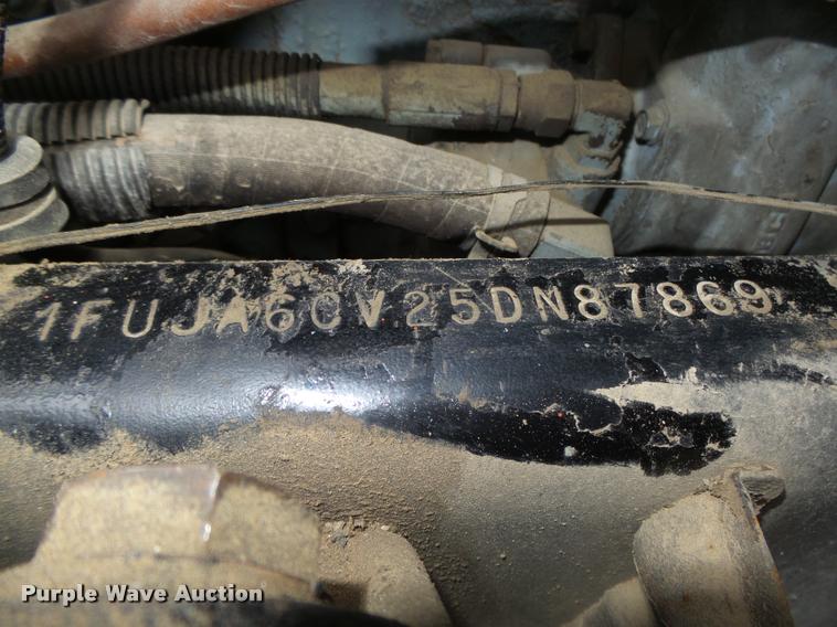 image for item DA0669 2005 Freightliner Columbia CL120 semi truck