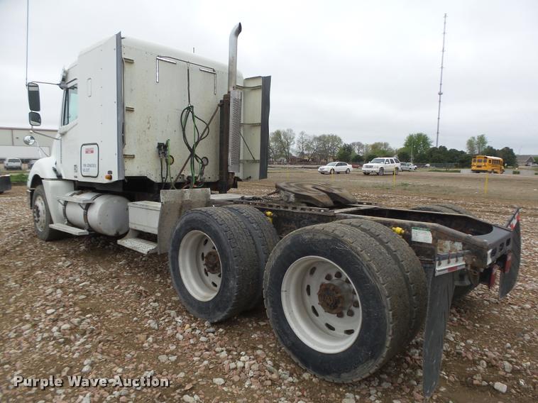 image for item DA0670 2005 Freightliner Columbia CL120 semi truck