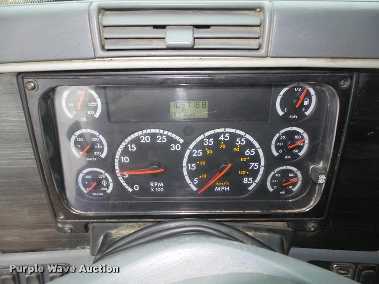 image for item DA0670 2005 Freightliner Columbia CL120 semi truck