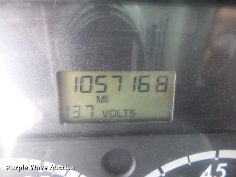 image for item DA0670 2005 Freightliner Columbia CL120 semi truck