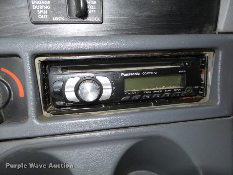 image for item DA0670 2005 Freightliner Columbia CL120 semi truck