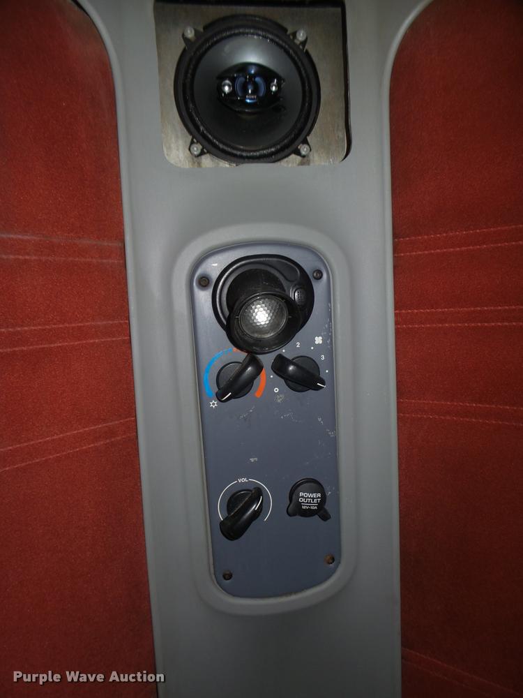 image for item DA0670 2005 Freightliner Columbia CL120 semi truck