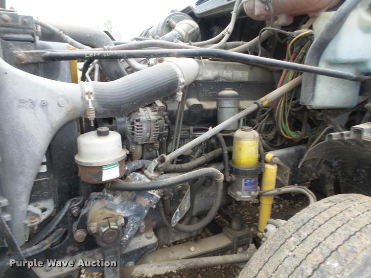 image for item DA0670 2005 Freightliner Columbia CL120 semi truck