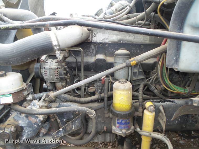 image for item DA0670 2005 Freightliner Columbia CL120 semi truck