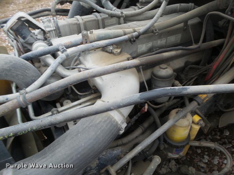 image for item DA0670 2005 Freightliner Columbia CL120 semi truck