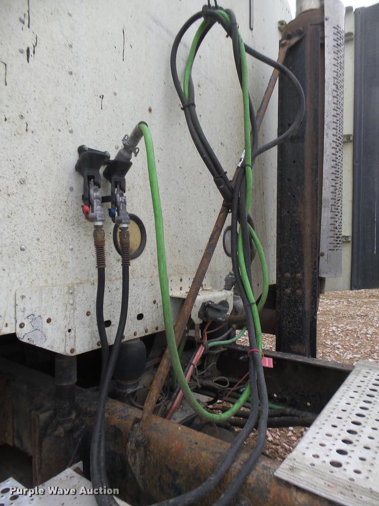 image for item DA0670 2005 Freightliner Columbia CL120 semi truck