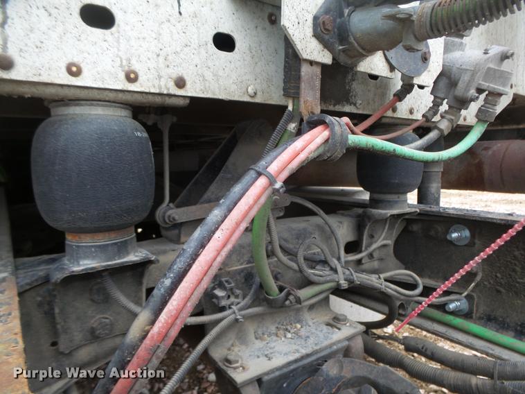 image for item DA0670 2005 Freightliner Columbia CL120 semi truck