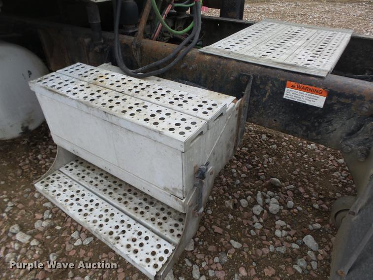 image for item DA0670 2005 Freightliner Columbia CL120 semi truck