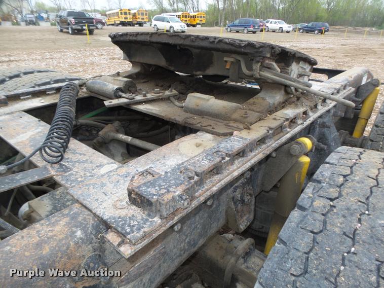 image for item DA0670 2005 Freightliner Columbia CL120 semi truck