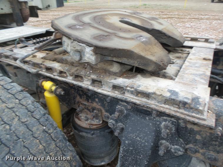 image for item DA0670 2005 Freightliner Columbia CL120 semi truck