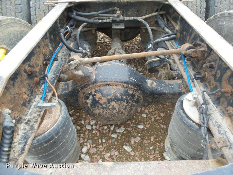 image for item DA0670 2005 Freightliner Columbia CL120 semi truck