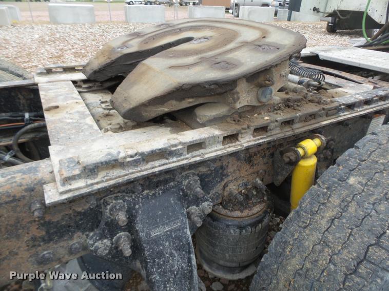 image for item DA0670 2005 Freightliner Columbia CL120 semi truck