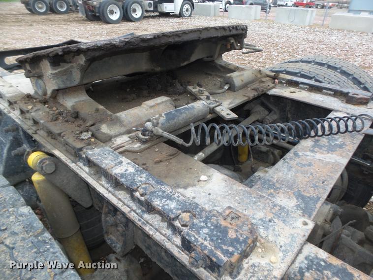 image for item DA0670 2005 Freightliner Columbia CL120 semi truck