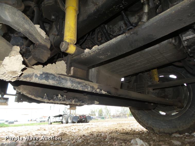 image for item DA0670 2005 Freightliner Columbia CL120 semi truck