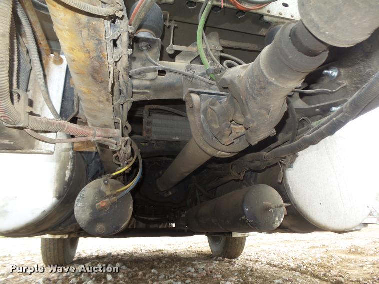 image for item DA0670 2005 Freightliner Columbia CL120 semi truck