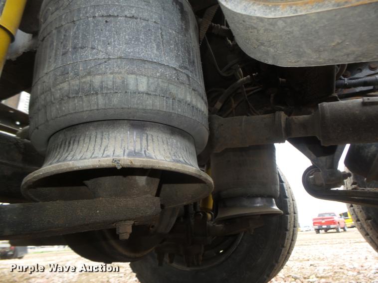 image for item DA0670 2005 Freightliner Columbia CL120 semi truck