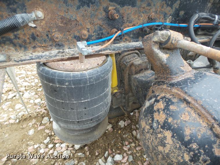 image for item DA0670 2005 Freightliner Columbia CL120 semi truck