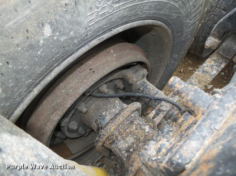 image for item DA0670 2005 Freightliner Columbia CL120 semi truck