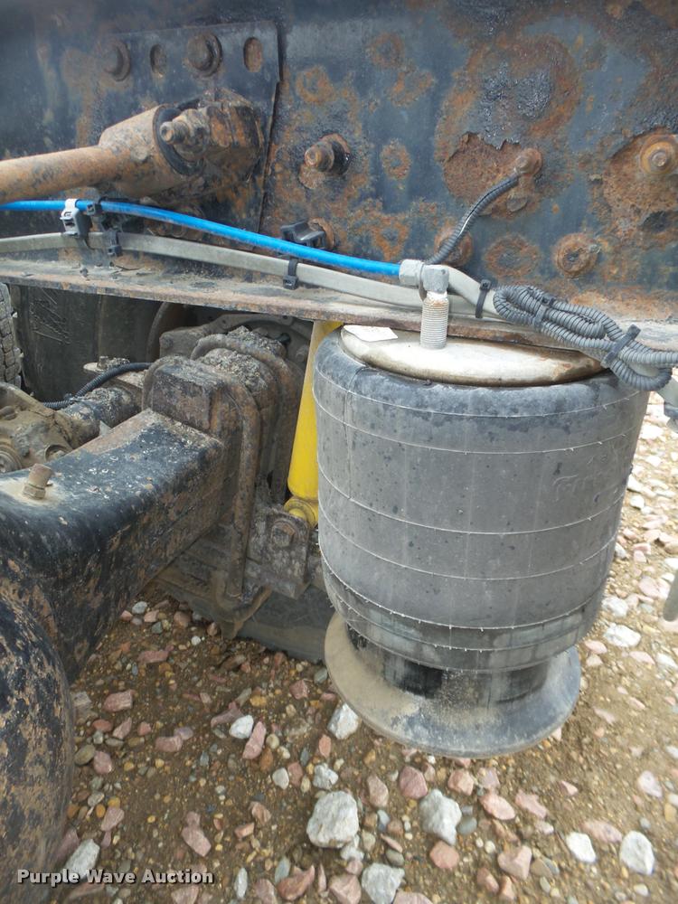 image for item DA0670 2005 Freightliner Columbia CL120 semi truck