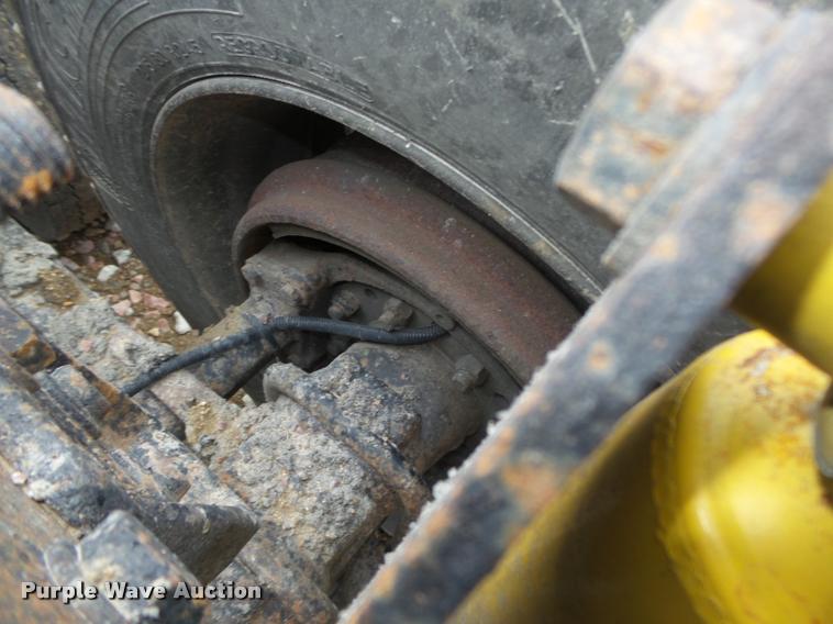 image for item DA0670 2005 Freightliner Columbia CL120 semi truck