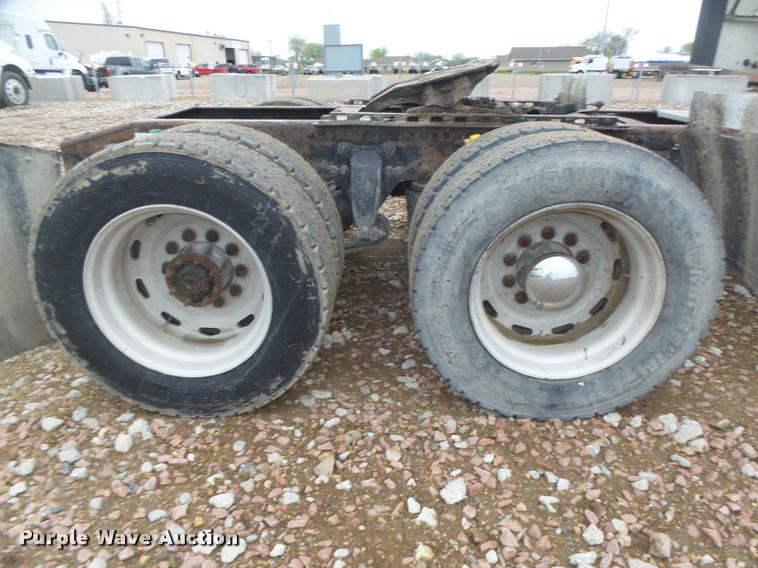 image for item DA0670 2005 Freightliner Columbia CL120 semi truck