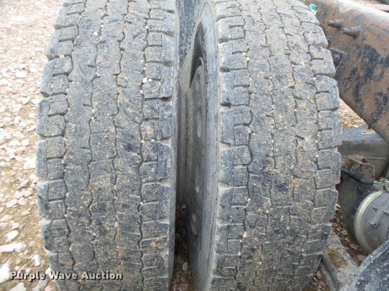 image for item DA0670 2005 Freightliner Columbia CL120 semi truck