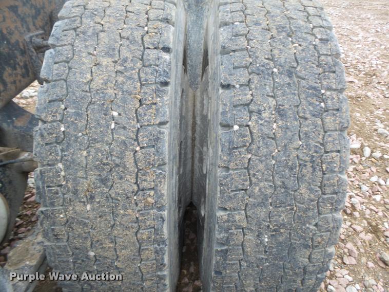 image for item DA0670 2005 Freightliner Columbia CL120 semi truck