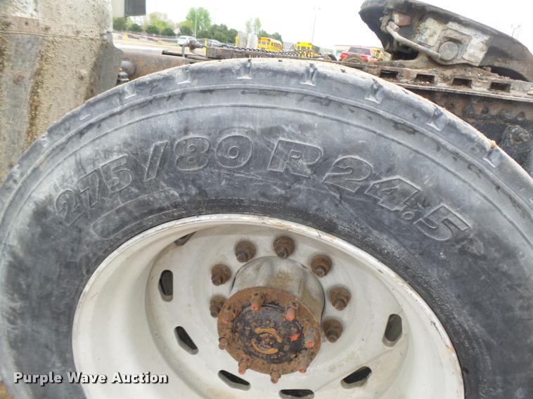 image for item DA0670 2005 Freightliner Columbia CL120 semi truck