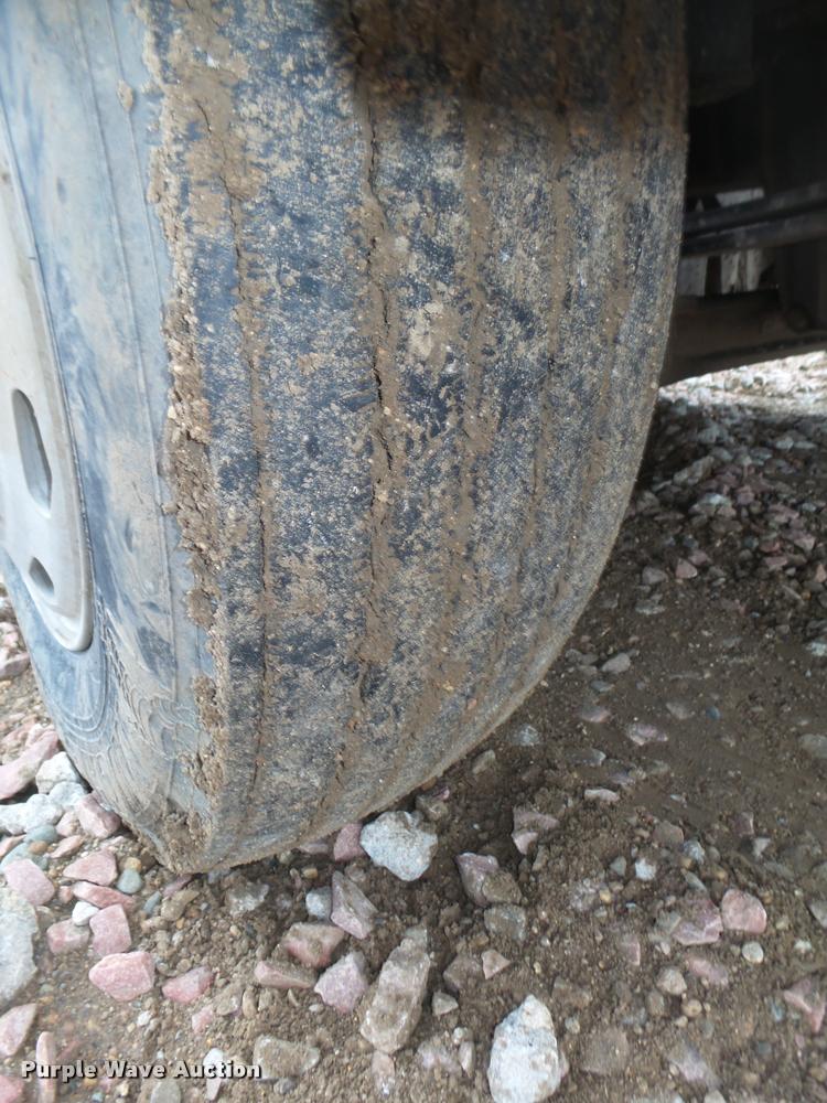 image for item DA0670 2005 Freightliner Columbia CL120 semi truck