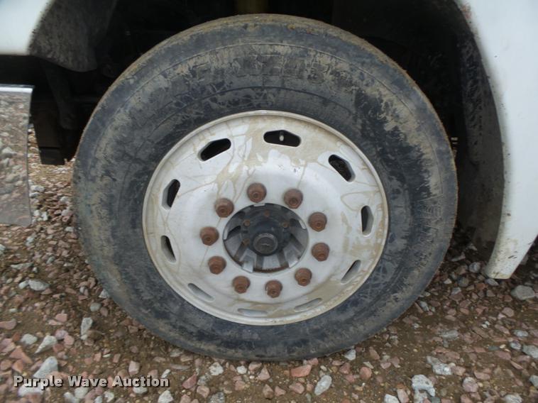 image for item DA0670 2005 Freightliner Columbia CL120 semi truck