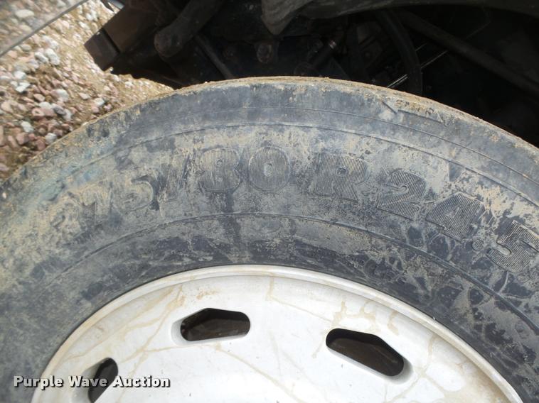 image for item DA0670 2005 Freightliner Columbia CL120 semi truck