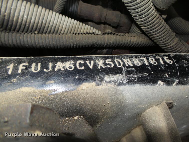 image for item DA0670 2005 Freightliner Columbia CL120 semi truck