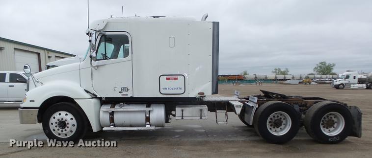 image for item DA0671 2006 Freightliner Columbia CL120 semi truck