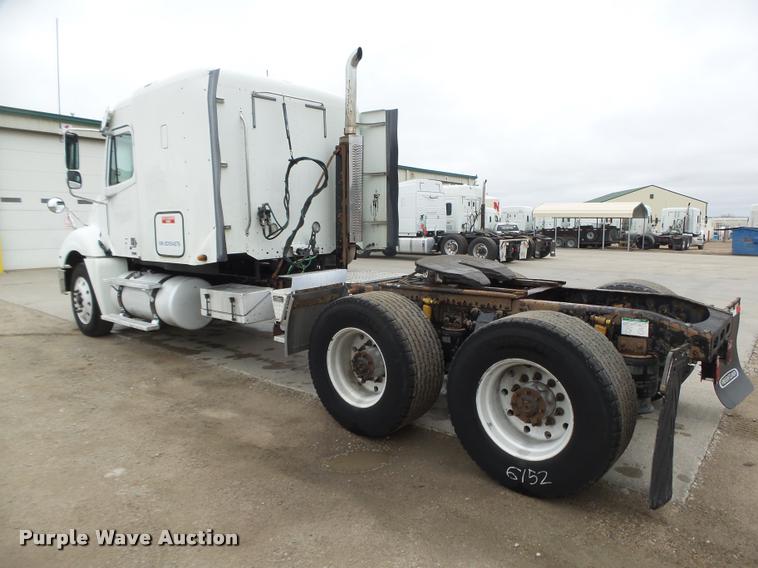 image for item DA0671 2006 Freightliner Columbia CL120 semi truck