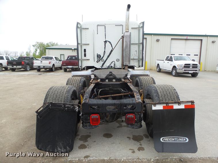 image for item DA0671 2006 Freightliner Columbia CL120 semi truck