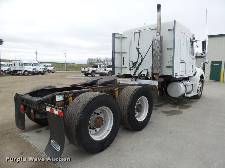 image for item DA0671 2006 Freightliner Columbia CL120 semi truck