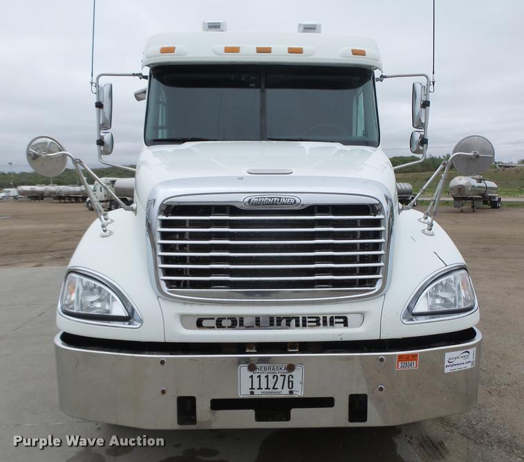 image for item DA0671 2006 Freightliner Columbia CL120 semi truck