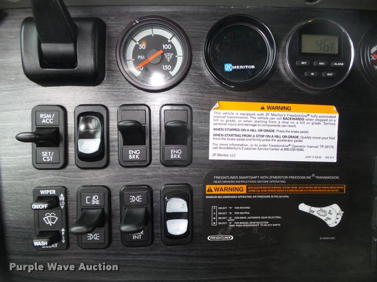 image for item DA0671 2006 Freightliner Columbia CL120 semi truck