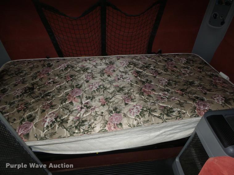 image for item DA0671 2006 Freightliner Columbia CL120 semi truck